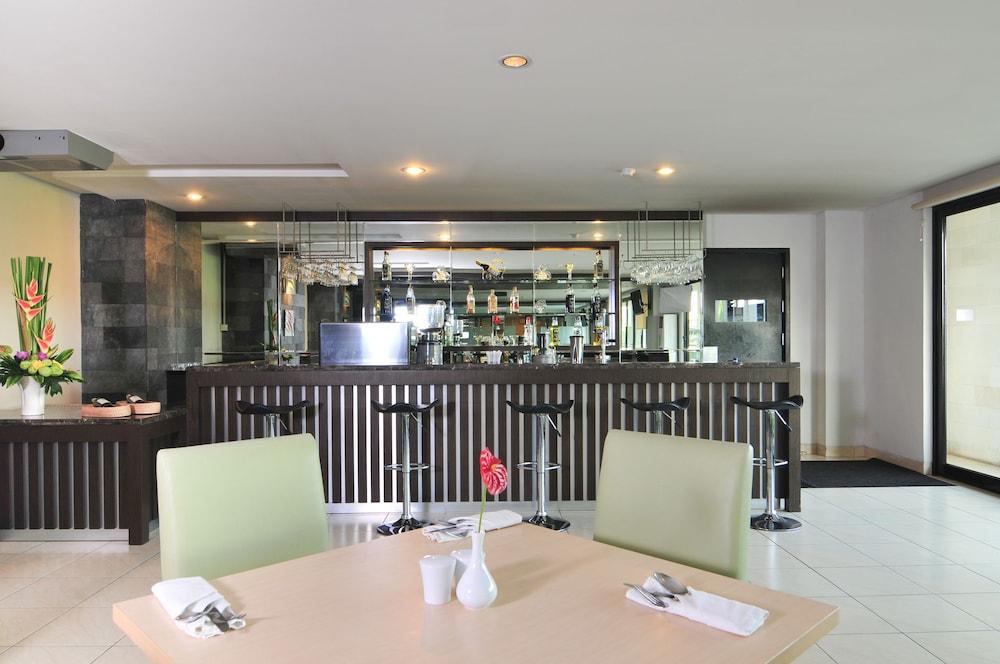 Grand Kuta Hotel And Residence Legian Extérieur photo